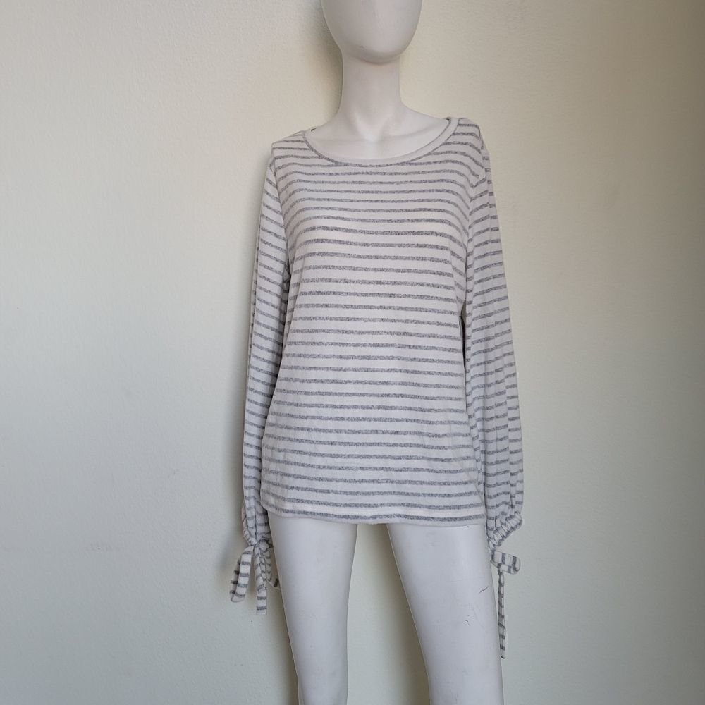 A.n.a White Gray Striped Sweatshirt